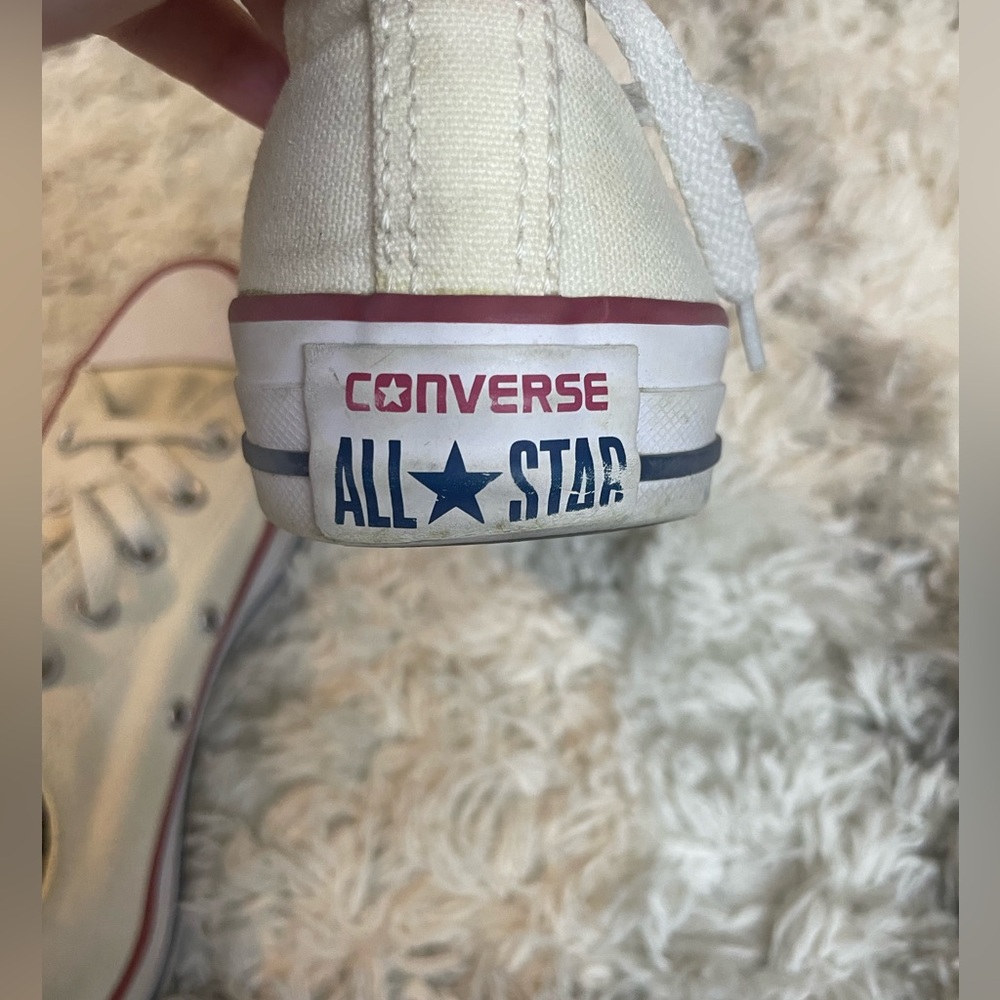 White converse - Picture 2 of 4